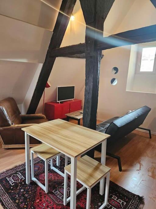Appartement Le Petit Medieval à Montluçon Extérieur photo