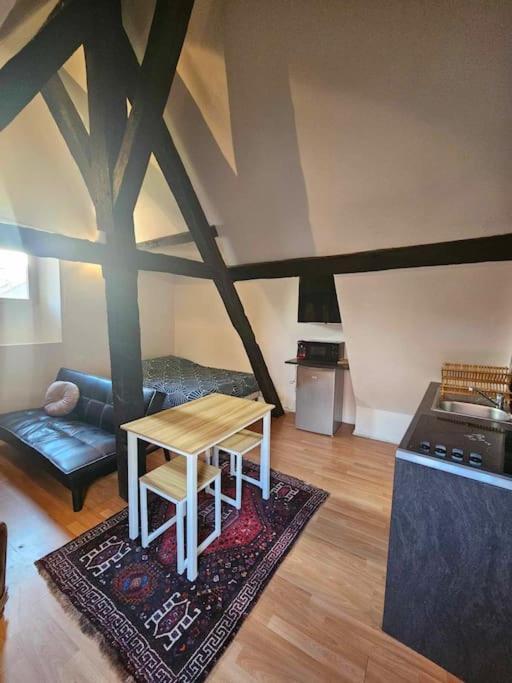 Appartement Le Petit Medieval à Montluçon Extérieur photo