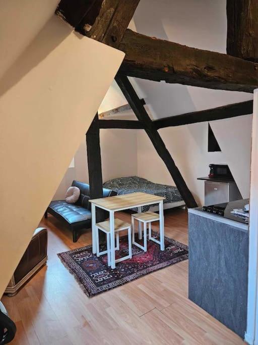 Appartement Le Petit Medieval à Montluçon Extérieur photo