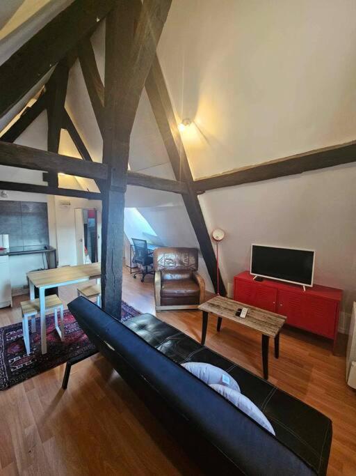 Appartement Le Petit Medieval à Montluçon Extérieur photo